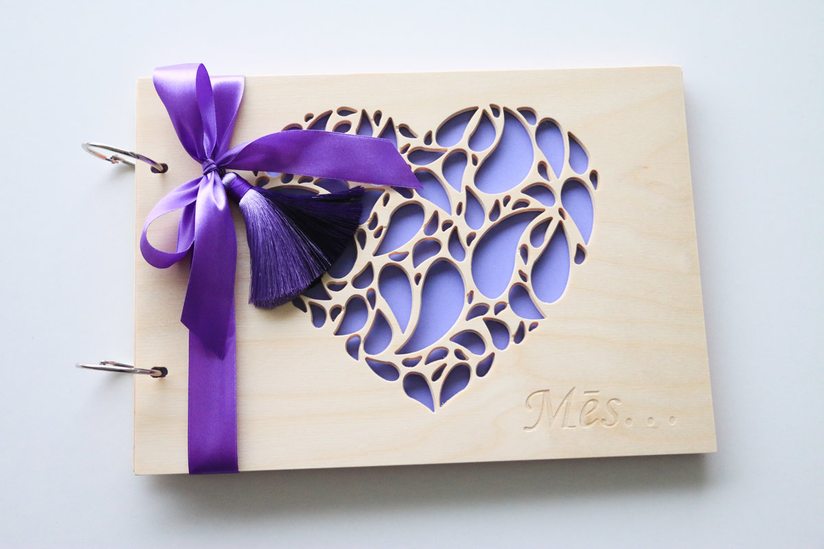 Foto albums ar lāsīšu sirdi uz vāka