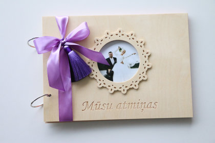 Foto albums ar rāmi uz vāka