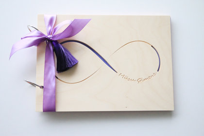 Foto albums ar bezgalības zīmi uz vāka